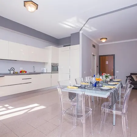 Sleeps 6 Air Con Lägenhet Menaggio
