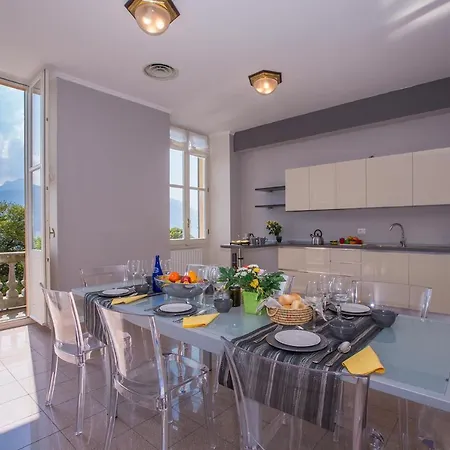 Sleeps 6 Air Con * Menaggio
