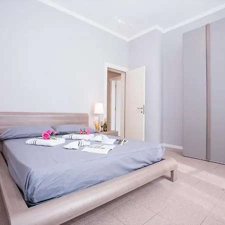 Sleeps 6 Air Con * Menaggio